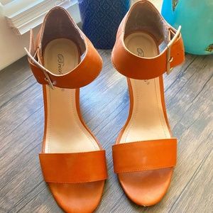 Breckelle's Open Toe Brown Wedges